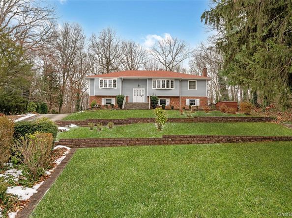 4 Danville Court, Greenlawn NY 11740