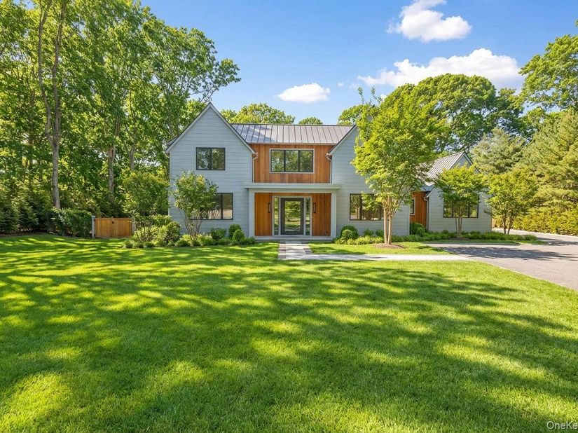 8 Ashwood Court, Southampton NY 11968