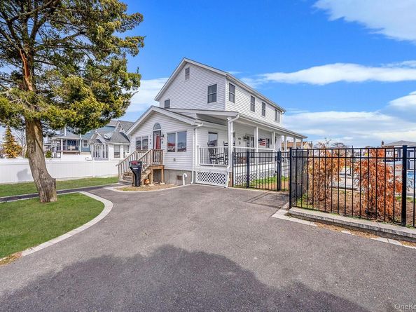 794 Pecan Street, Lindenhurst NY 11757