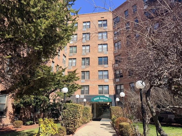 100-25 Queens Boulevard 3JJ, Forest Hills NY 11375