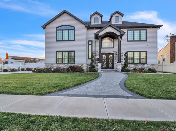 858 Prescott Street, Valley Stream NY 11580