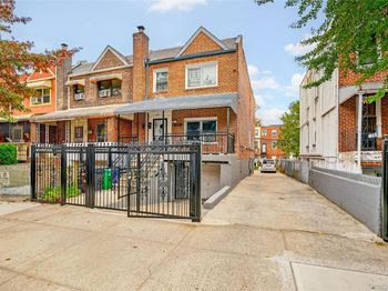 1052 Evergreen Avenue