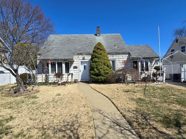 19 Curve Lane, Levittown NY 11756