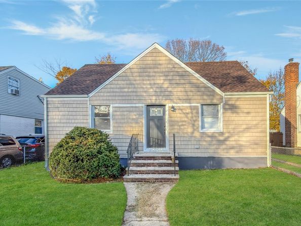 15 Circle Drive, Hempstead NY 11550