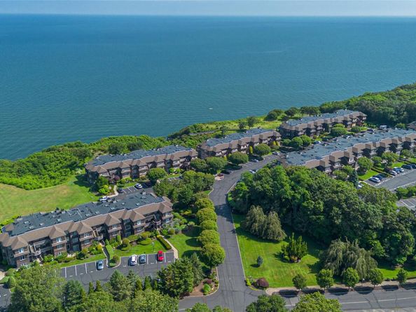 209 Fox Hill Drive, Baiting Hollow NY 11933