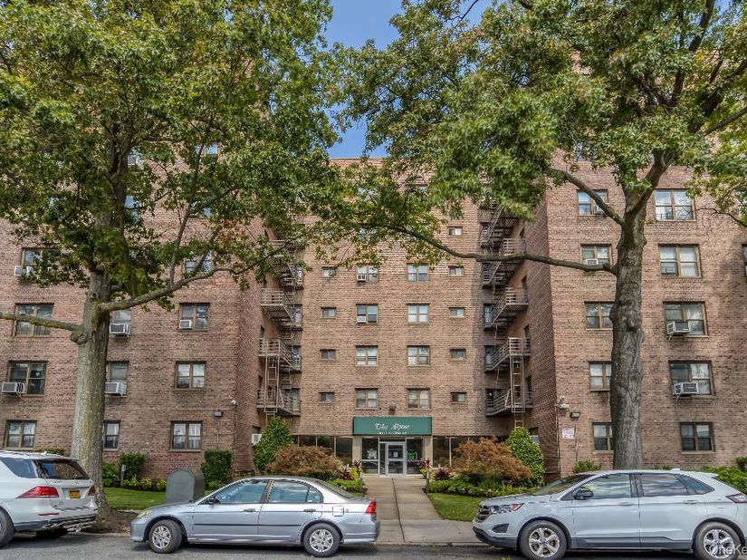 204-15 Foothill Avenue B77, Hollis NY 11423