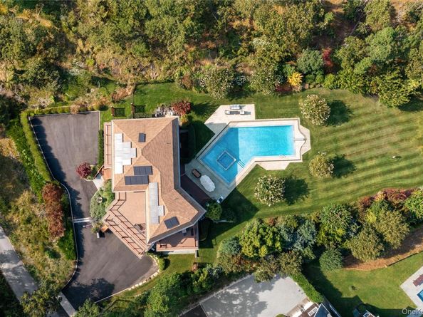 89 Old Canoe Place Road, Hampton Bays NY 11946