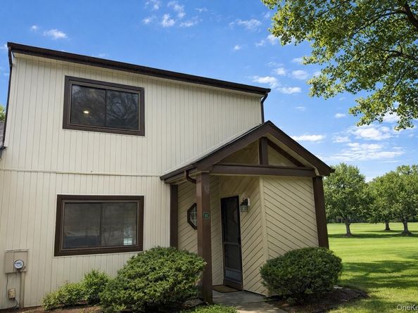 46 Blue Point Road E, Holtsville NY 11742