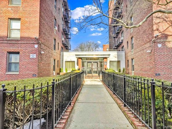 141-05 Pershing Crescent 516, Briarwood NY 11435