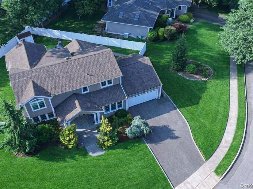 35 Moss Lane, Jericho NY 11753