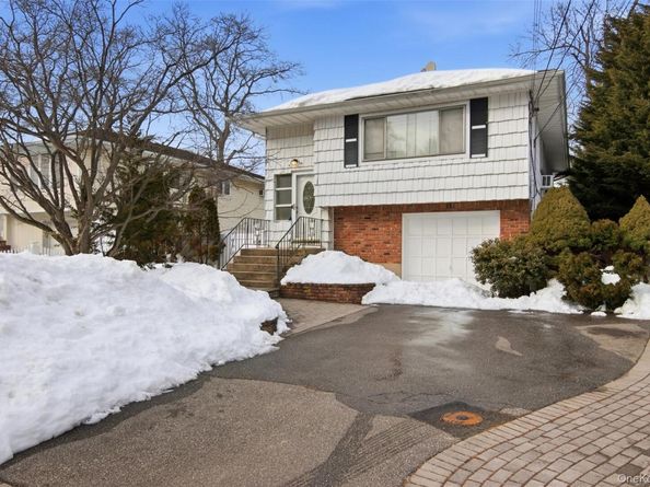 26 Clarendon Street, Dix Hills NY 11746