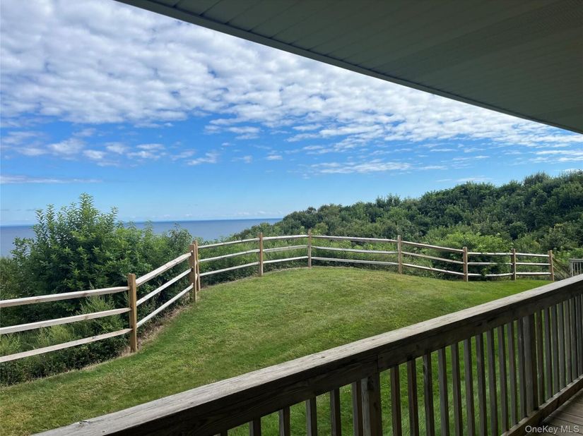 805 Bluffs Drive N 805, Baiting Hollow NY 11933