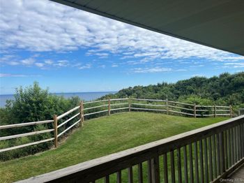 805 Bluffs Drive N