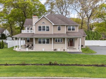 8 Manhattan Avenue