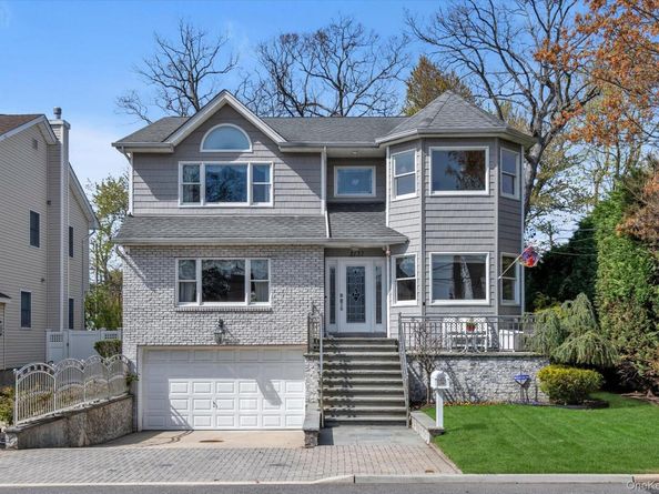 2137 3rd Avenue, Merrick NY 11566