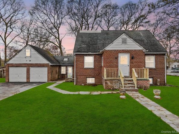 25 Revilo Avenue, Shirley NY 11967