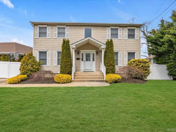 3249 Woodward Avenue, Wantagh NY 11793