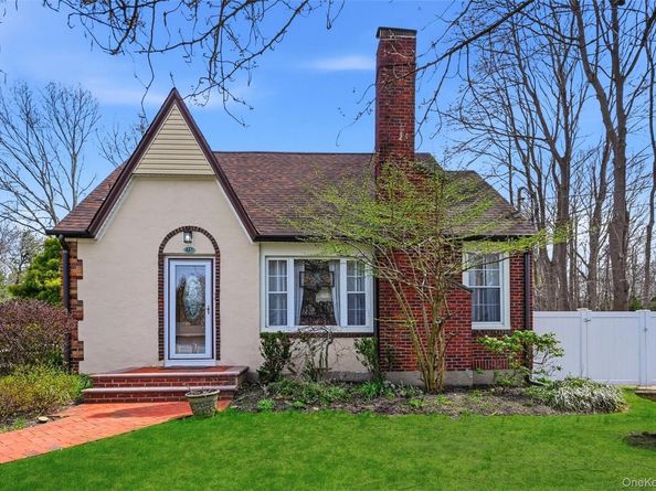 75 Oregon Avenue, Medford NY 11763