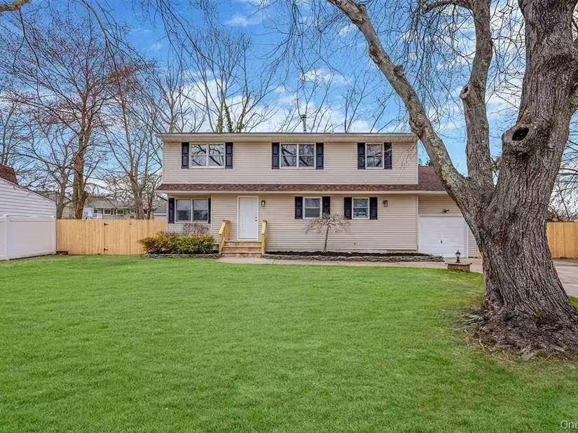 5 Lehigh Avenue, Centereach NY 11720