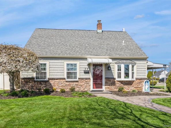 29 Spool Lane, Levittown NY 11756