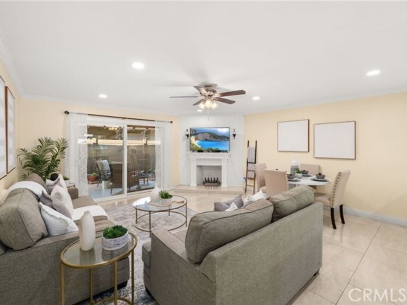 3139 E Chapman 3B, Orange CA 92869
