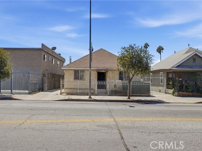 1374 E Vernon, Los Angeles CA 90011