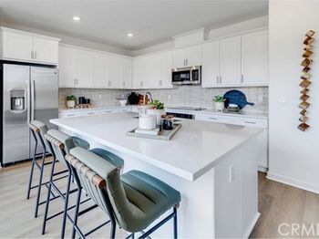 3263 Floral Paseo