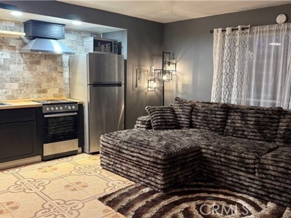 7904 Laurel Canyon 12, North Hollywood (los Angeles) CA 91605