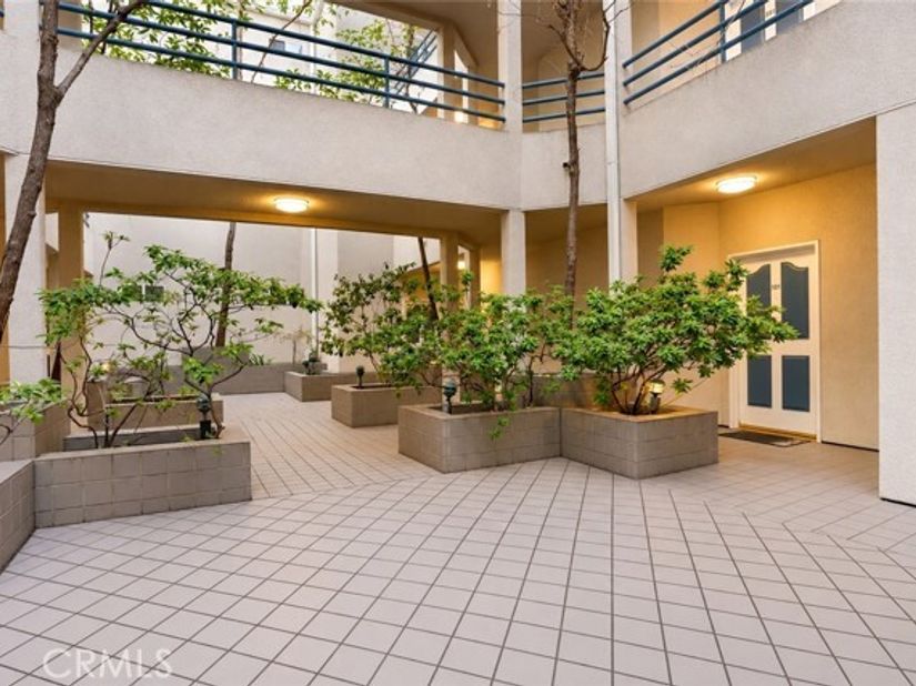 14415 Benefit Street 101, Sherman Oaks CA 91423