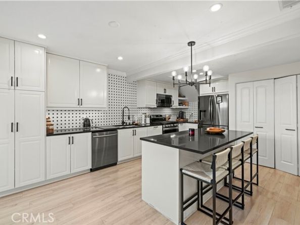 8601 Sunland 37, Sun Valley (los Angeles) CA 91352