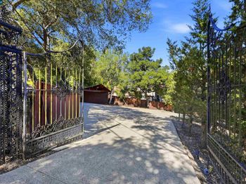 168 Crestview Dr