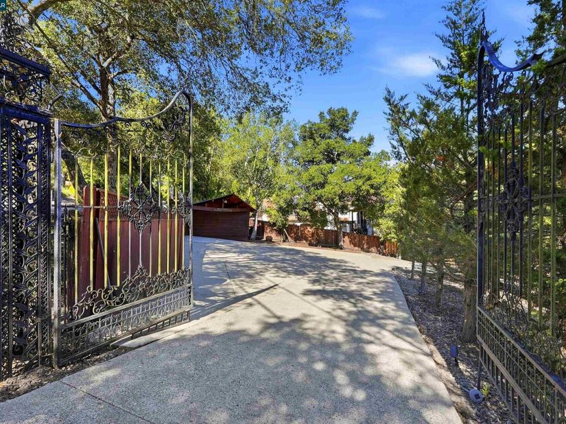 168 Crestview Dr, Orinda CA 94563