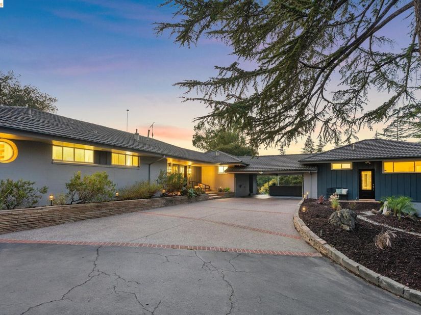 11260 Kerrigan Dr, Oakland CA 94605