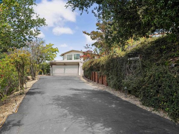 210 Courtney Ln, Orinda CA 94563