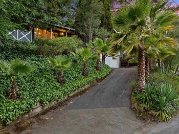 45 Sleepy Hollow Ln