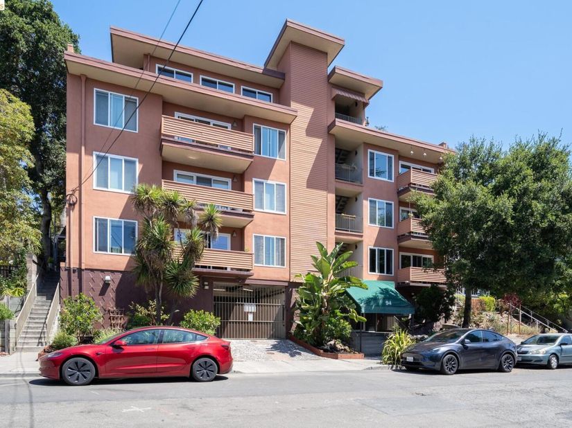 94 Bayo Vista Ave 204, Oakland CA 94611