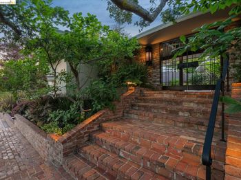 11 Huntleigh Rd