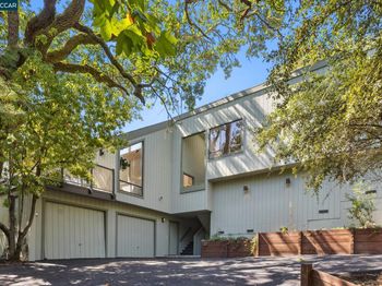 39 Saint Stephens Dr
