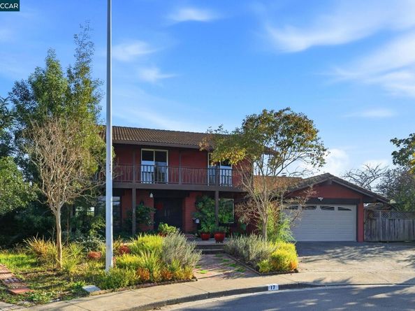 17 Corte Granada, Moraga CA 94556