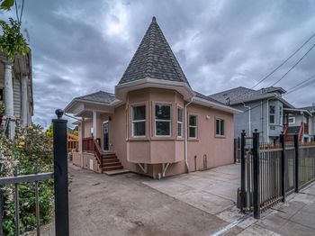 3035 Logan St