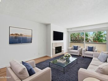 955 Shorepoint Ct