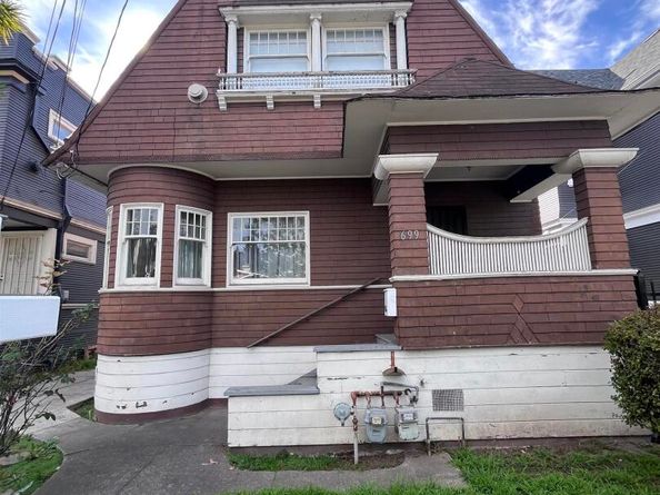 699 33Rd St, Oakland CA 94609