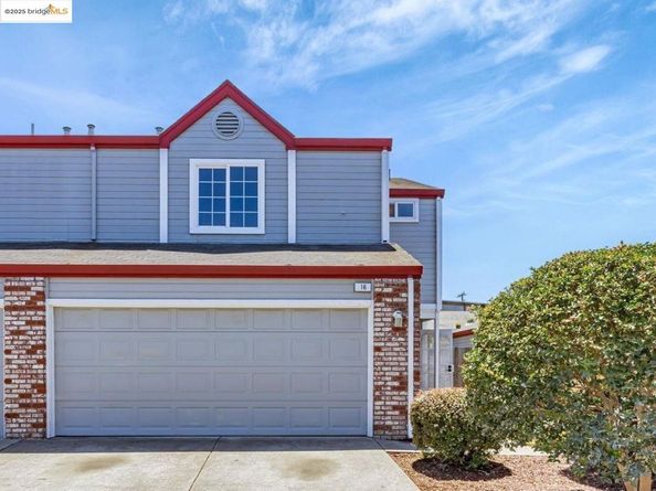 16 Town Sq PL, Oakland CA 94603