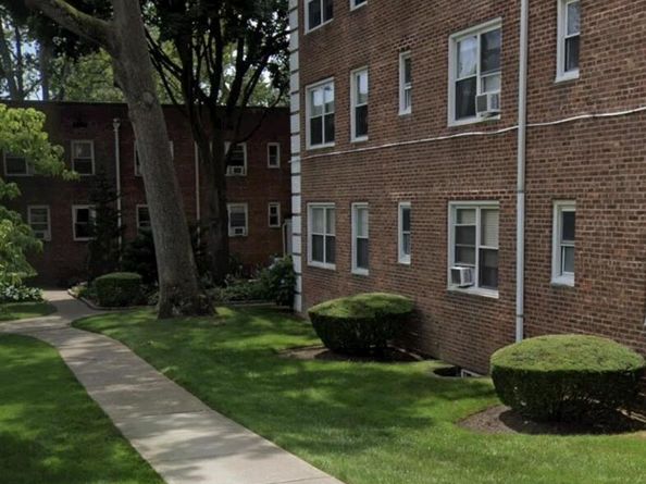 3 Edwards Street 1F, Roslyn Heights NY 11577