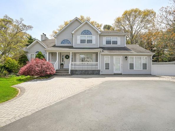 6 Ivy Court, Centereach NY 11720
