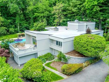 10 Cypress Point Drive