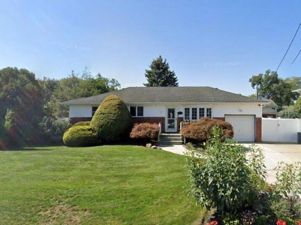 16 W 16th Street, Deer Park NY 11729