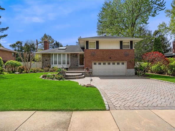 39 Morris Drive, Syosset NY 11791