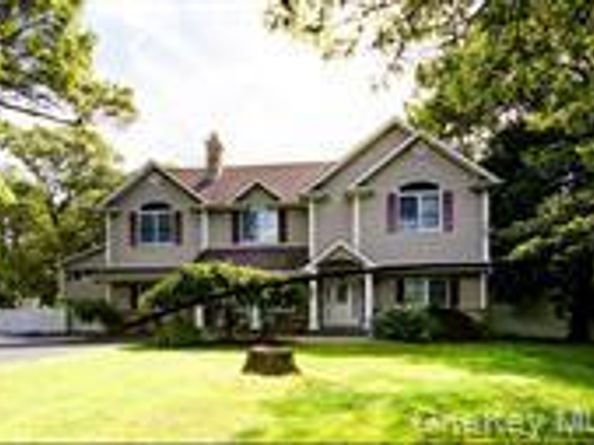 97 Chestnut Street, Mount Sinai NY 11766