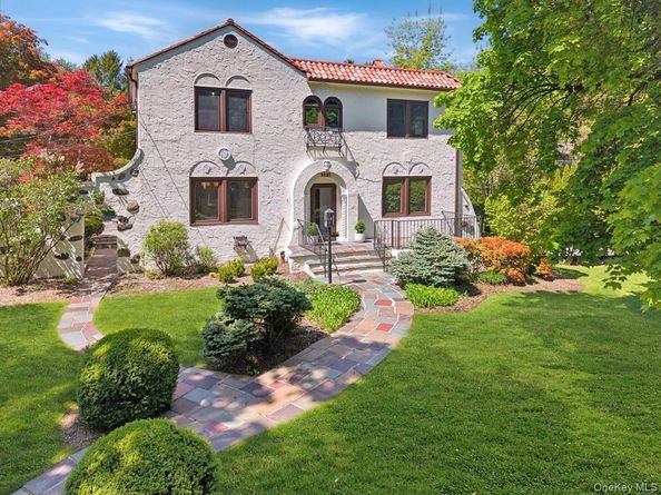 62 Broadfield Road, New Rochelle NY 10804